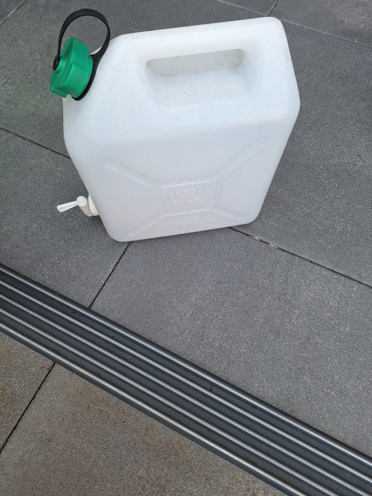 Witte jerrycan met kraantje - 10 liter, Ophalen of Verzenden, Gebruikt
