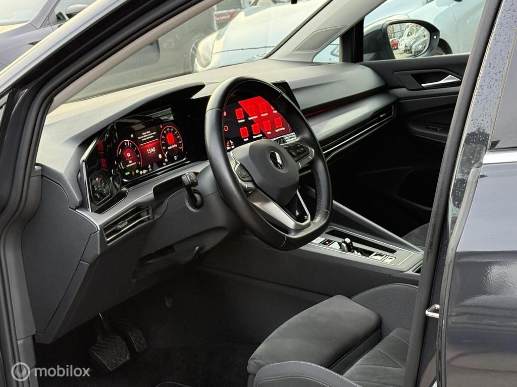 Volkswagen Golf 1.4 eHybrid 204PK 18'inch-ACC-Memory-Massage, Adaptive Cruise Control, 4 cilinders, Plug-in hybride, Zilver of Grijs