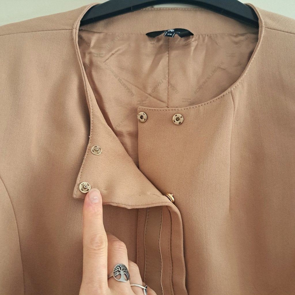 Elisabetta Franchi blazer chic model met gesp maat M, Maat 38/40 (M), Elisabetta Franchi, ., Beige