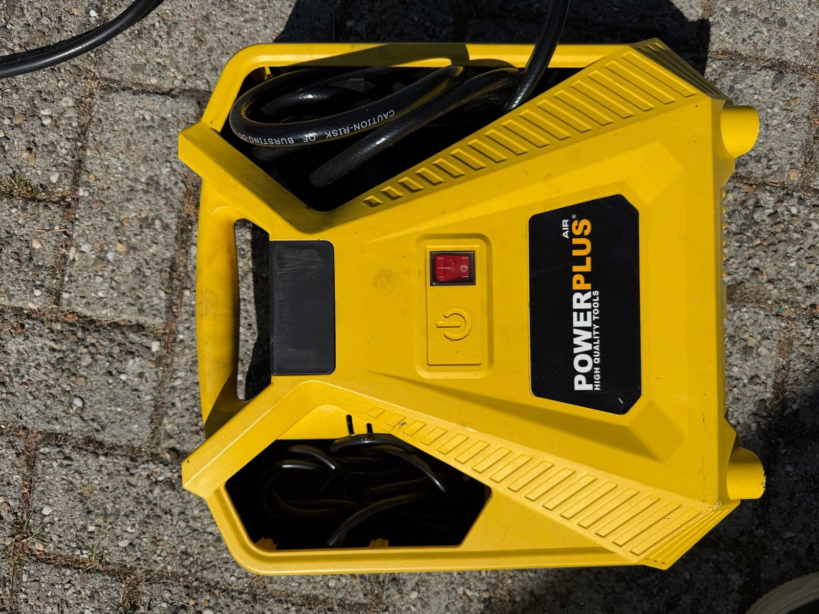 POWERPLUS POWX1704 Compressor - Compact en Krachtig, Doe-het-zelf en Verbouw, Compressors, Ophalen, Gebruikt, 6 tot 10 bar, Minder dan 200 liter/min