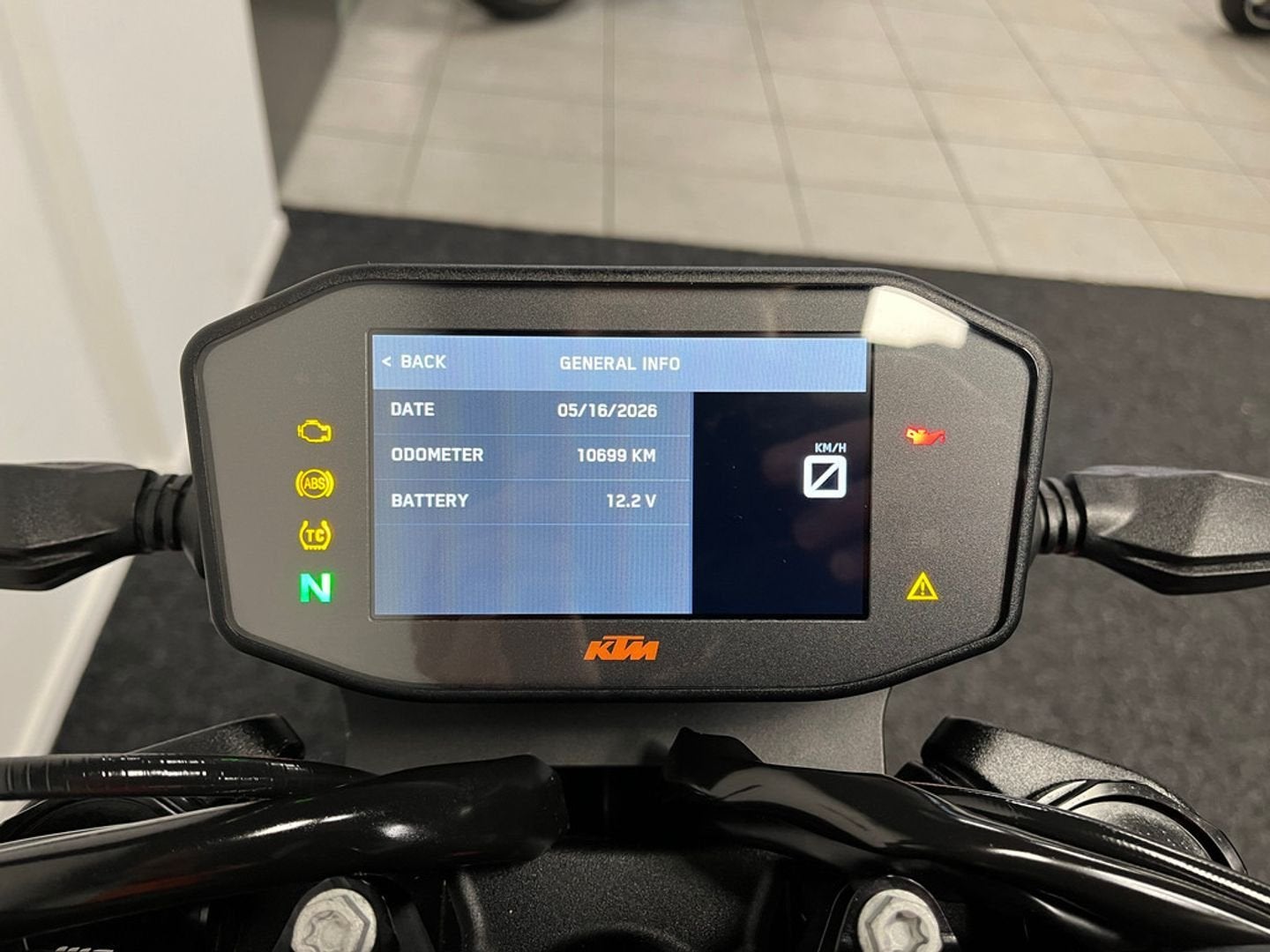 KTM 890 DUKE GP (bj 2022), 2 cilinders, Bedrijf, Onbekend, Meer dan 35 kW