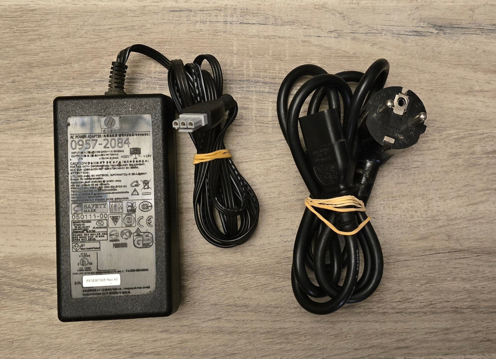 HP AC Power Adapter Lader uitgang van +32V en +16V., Ophalen of Verzenden, Refurbished, Hewlett Packard HP