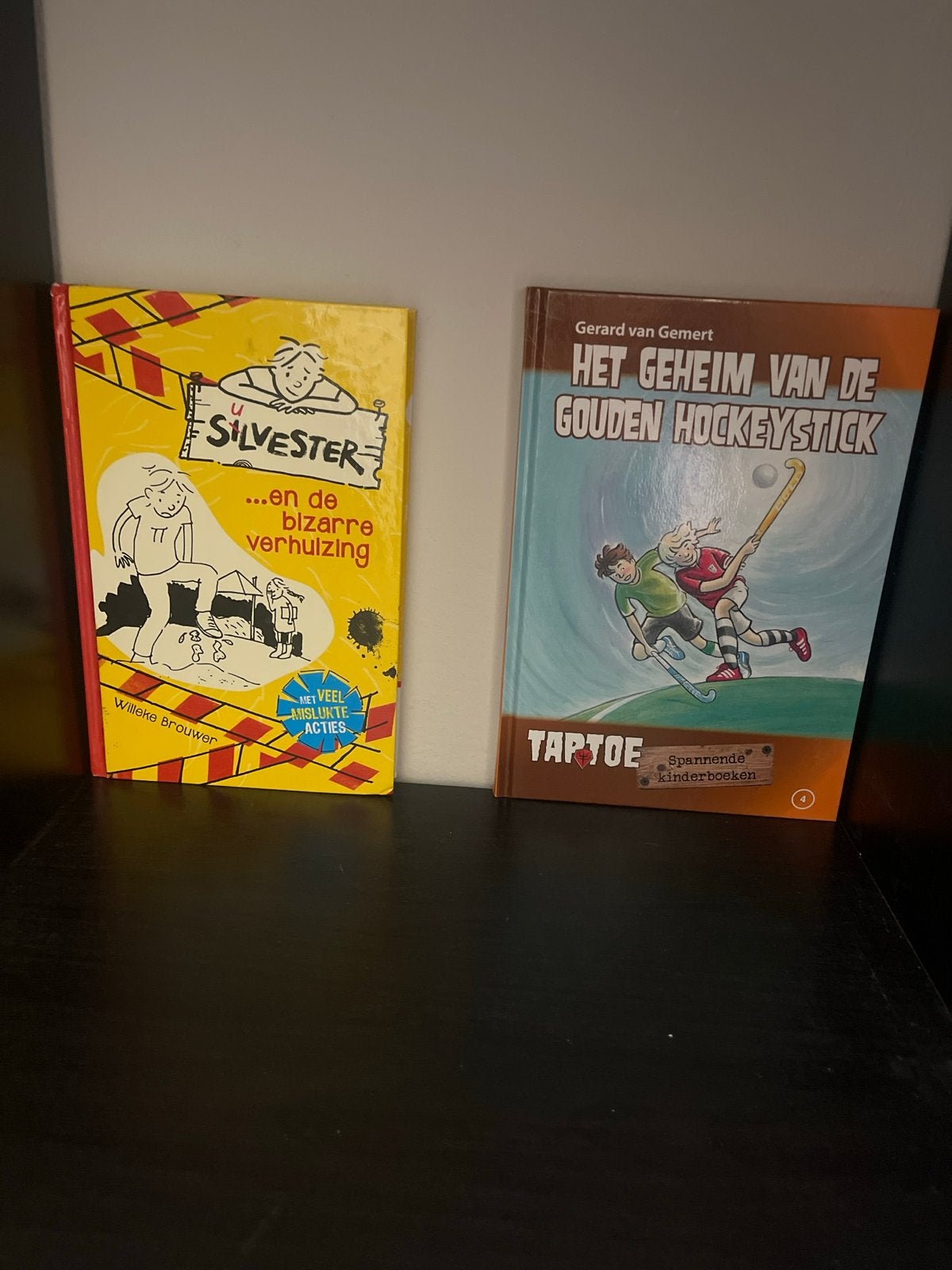 2 kinderboeken: Silvester & Het Geheim van de Gouden Hockeys, Ophalen, Gelezen, Fictie algemeen