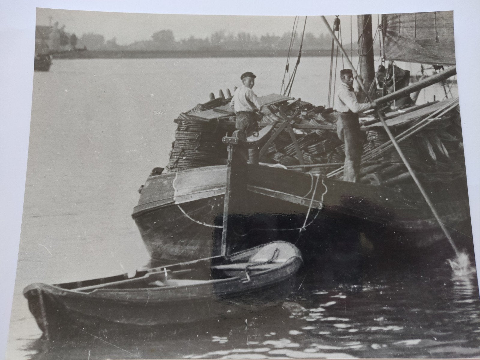 B637 Dordt 24x19cm, Verzamelen, Scheepvaart, Ophalen of Verzenden, Gebruikt, Kaart, Foto of Prent