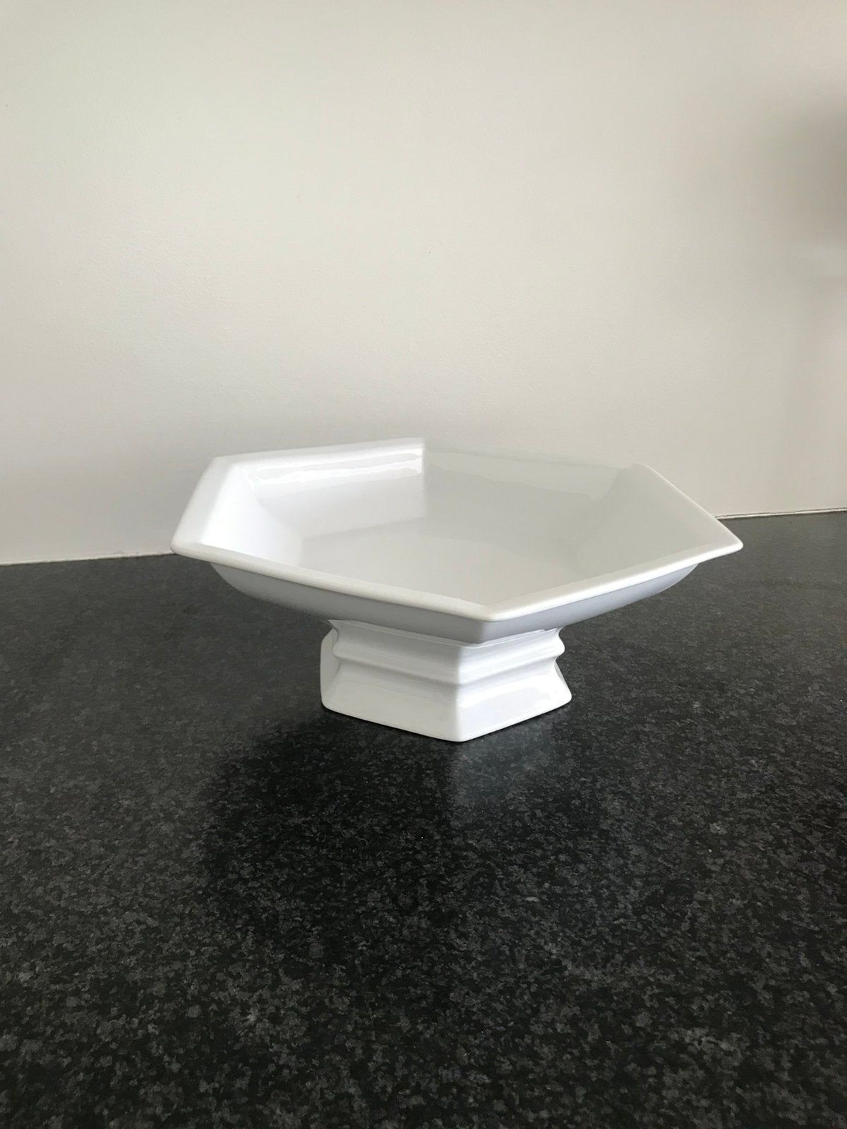 Porseleinen schaal / fruitschaal Royal China., Ophalen, Overige stijlen, Porselein, Schaal of Schalen