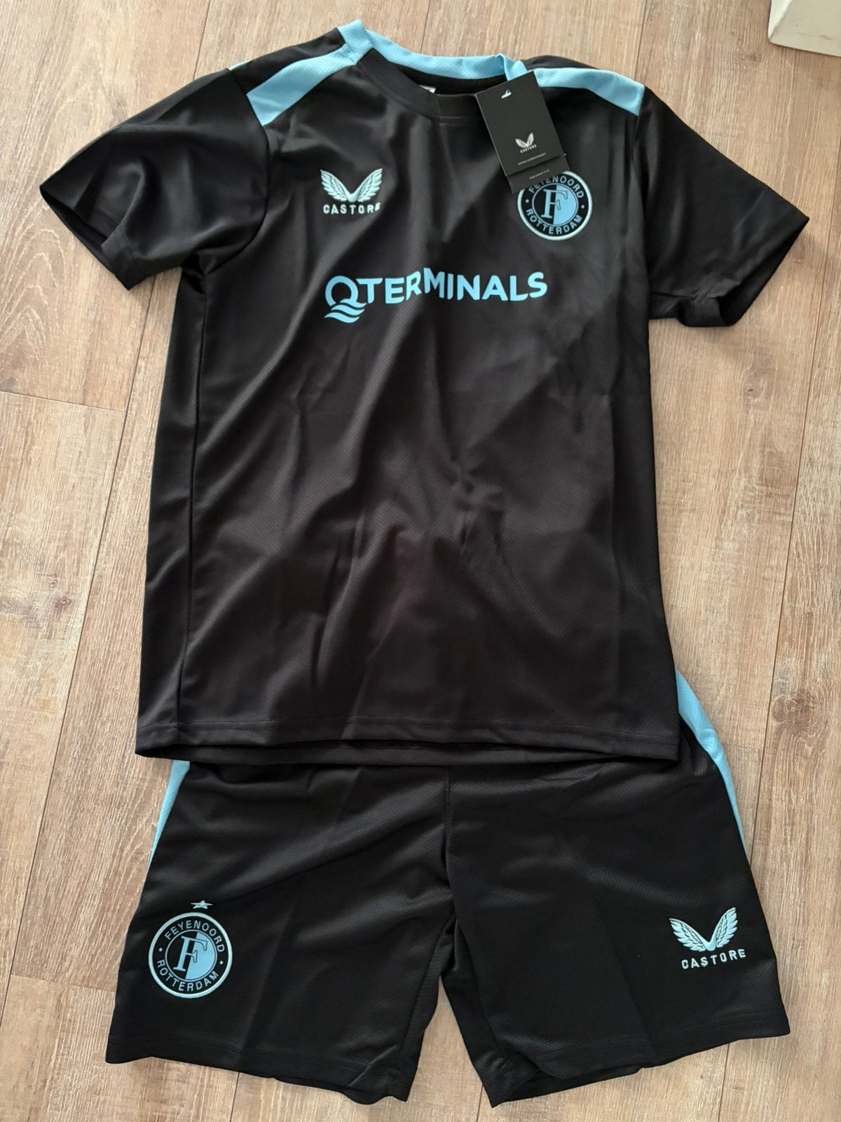 Feyenoord trainings tenue maat 28, Maat XS of kleiner, Ophalen of Verzenden, Nieuw, Set