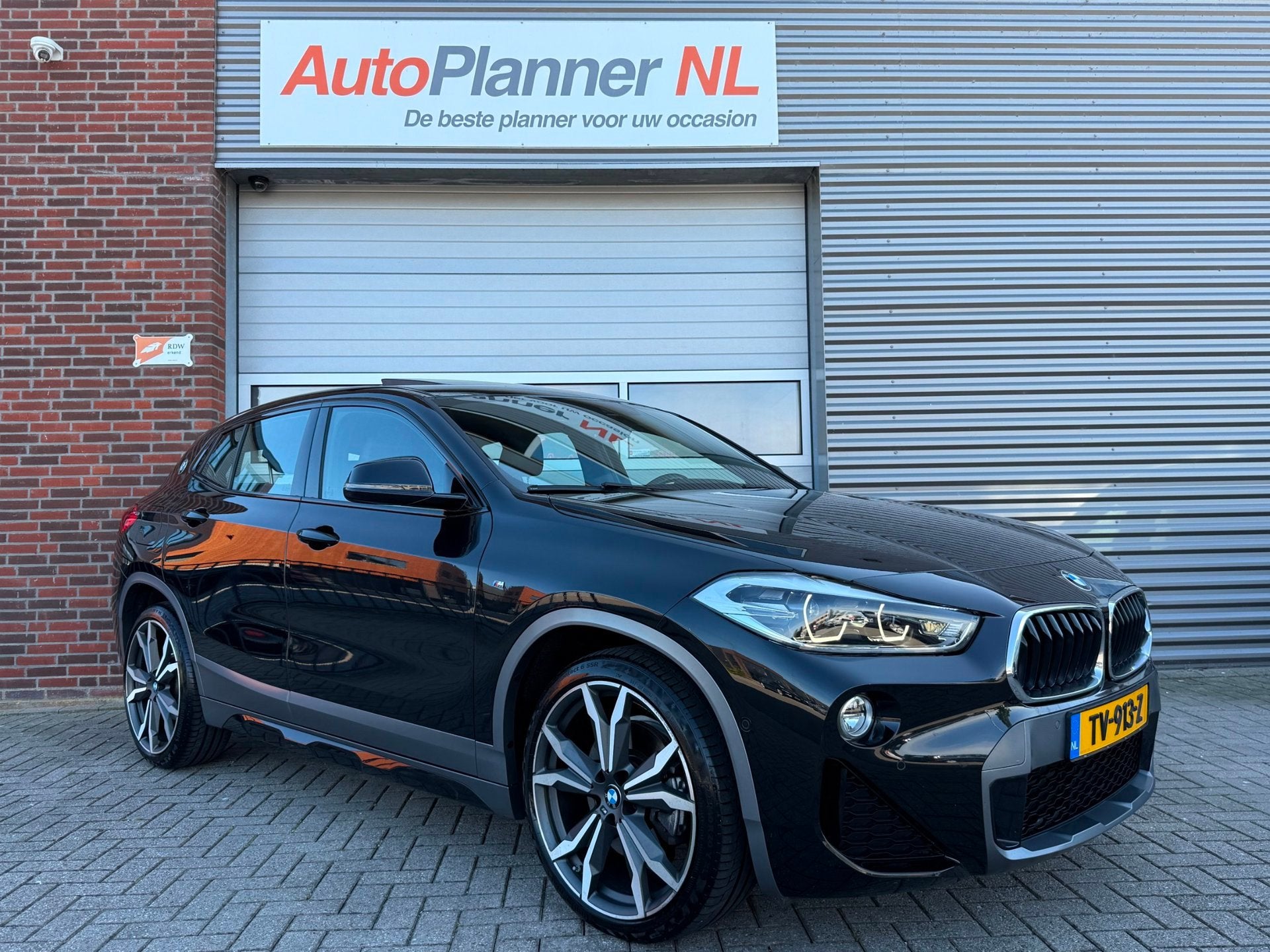 BMW X2 2.0i xDrive High Executive! Camera! Head-Up! Pano!, Automaat, X2, Gebruikt, 2000 kg