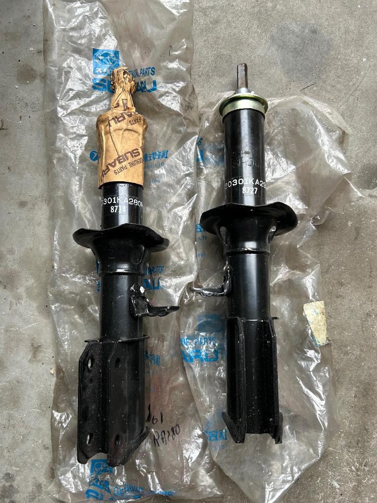 Nieuwe originele schokdempers vooras Subaru MiniJumbo M80, Auto-onderdelen, Ophalen of Verzenden, Nieuw, Subaru