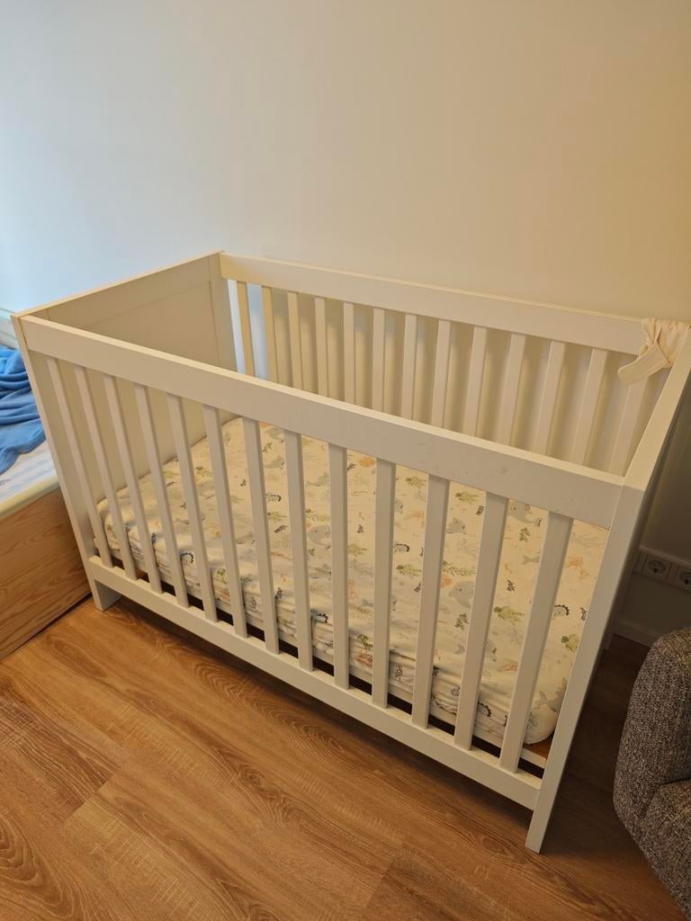 Wit ledikant met matras (Pretura), Kinderen en Baby's, Babywiegjes en Ledikanten, Ophalen, Gebruikt, Ledikant