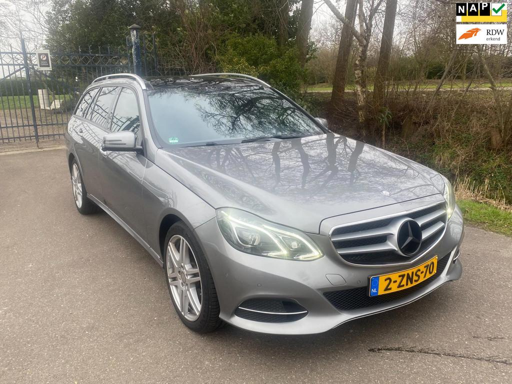 Mercedes-Benz E-klasse Estate 300 BlueTEC HYBRID Panodak, 18, Auto's, Mercedes-Benz, Automaat, Euro 5, Achterwielaandrijving, Gebruikt