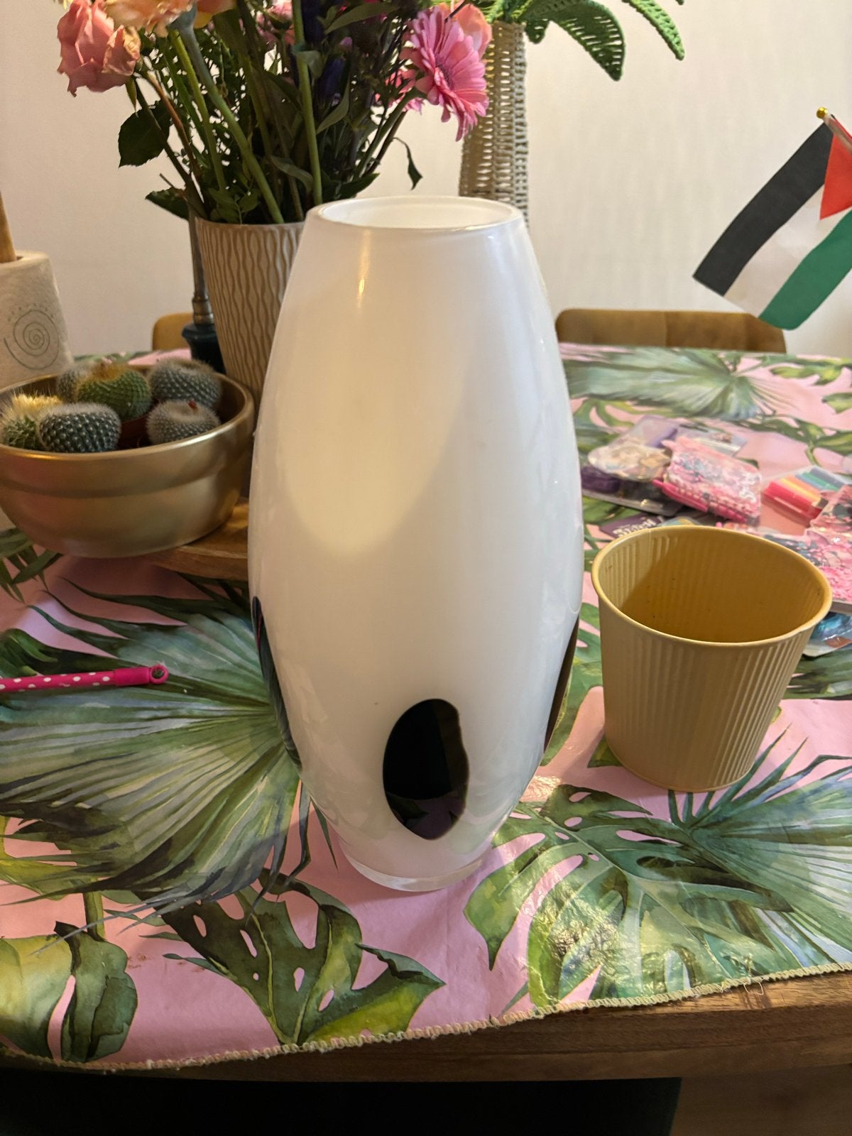 Ikea  Witte vaas met zwarte accenten, Ophalen