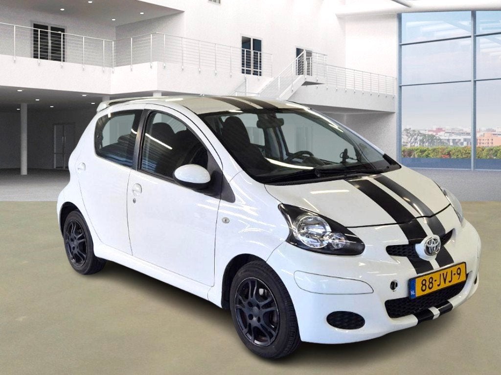 Foto 3 van Toyota Aygo 1.0 NAP 5D Airco Nieuwe APK Elek.ramen Velgen 1e
