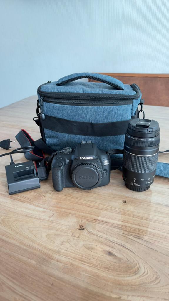 Canon EOS 2000D + 75-300mm lens + camera tas, Spiegelreflex, Canon, Ophalen of Verzenden, Zo goed als nieuw