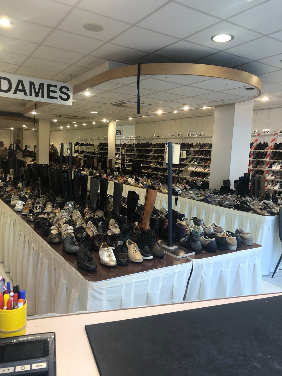 Partij dames- en herenschoenen wegens beëindiging winkel, Ophalen, Nieuw