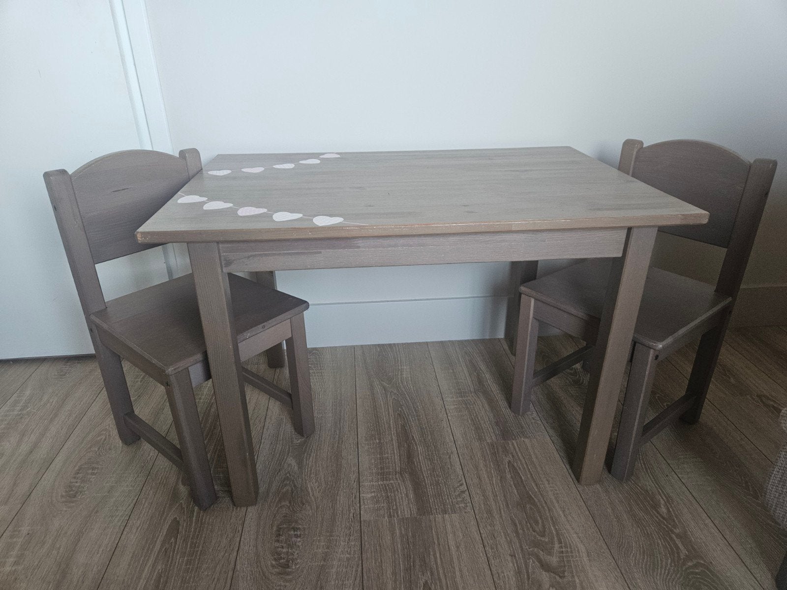 Kindertafeltje met 2 stoeltjes - Grijs hout, Ophalen, Gebruikt, Tafel(s) en Stoel(en)