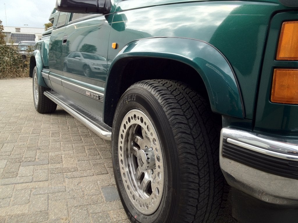 Chevrolet Silverado K2500 Sidebars met rvs platen
