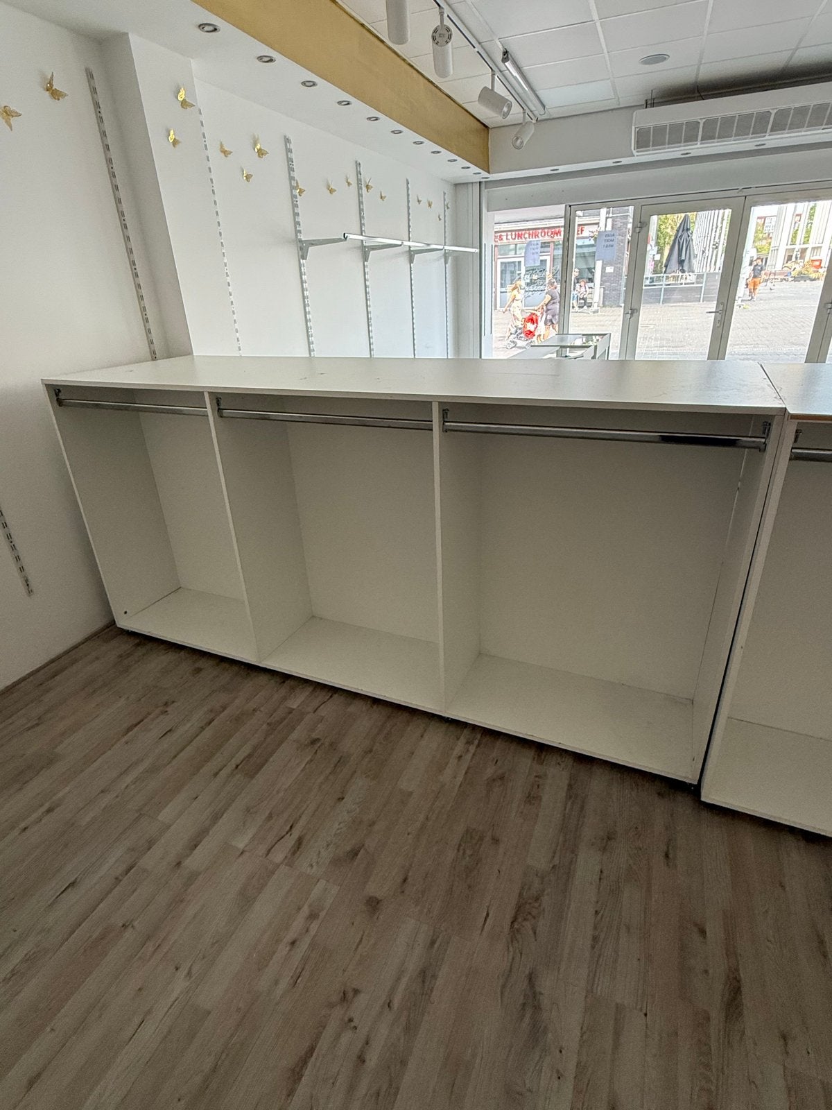 Winkelinrichting kledingkast presentatie met hangrek modules, Ophalen