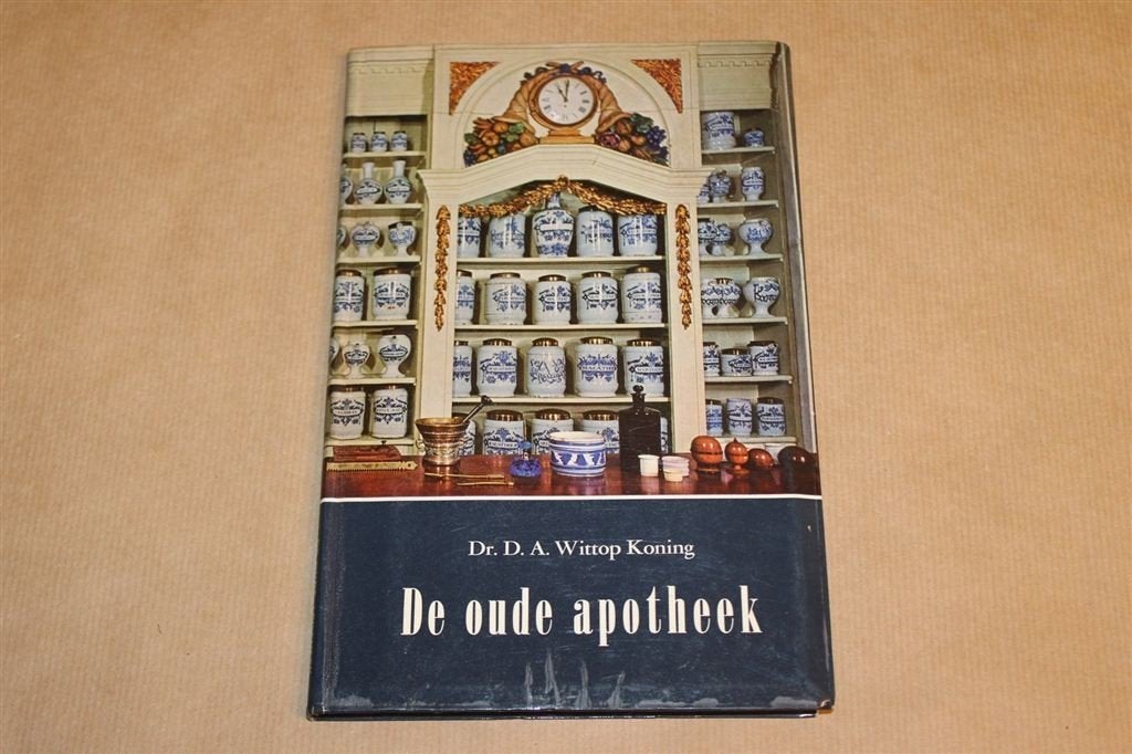 De Oude Apotheek — Geschiedenis van de Farmacie 1966, Ophalen of Verzenden, Gelezen