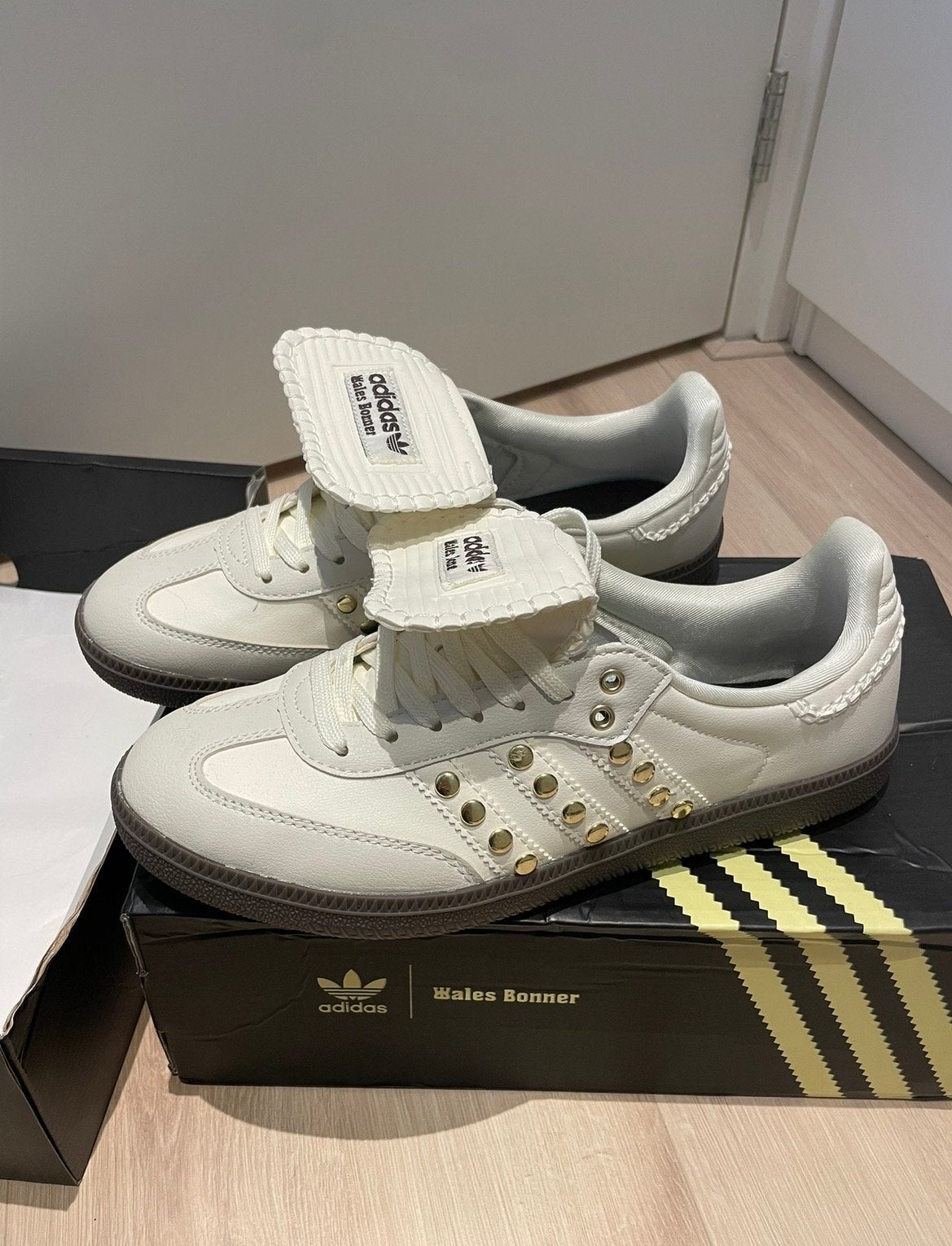 Adidas Samba x Wales Bonner Studded Beige White Gold, Kleding | Dames, Schoenen, Ophalen of Verzenden, Nieuw, Wit, Sneakers of Gympen