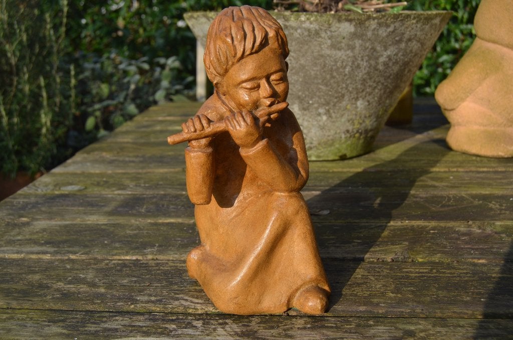 Beeldje fluitspelend kind papier maché???, Ophalen of Verzenden, Zo goed als nieuw, Mens