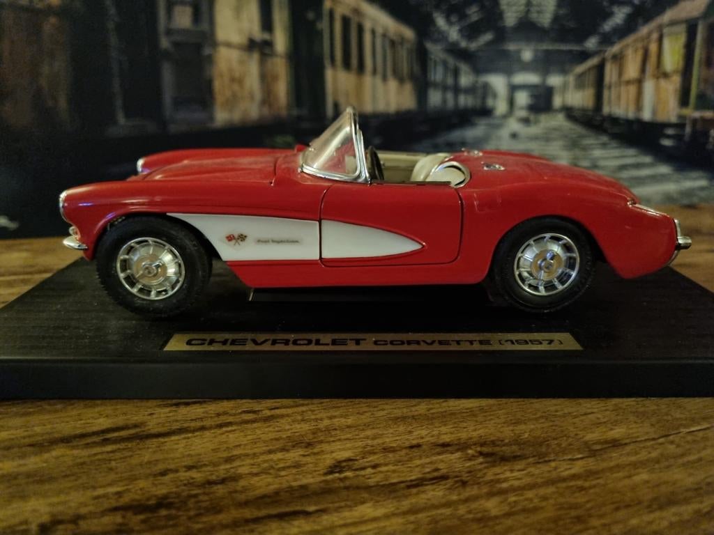 Chevrolet Corvette (1957) modelauto - 1:18, Ophalen of Verzenden, Zo goed als nieuw, Auto, Bburago
