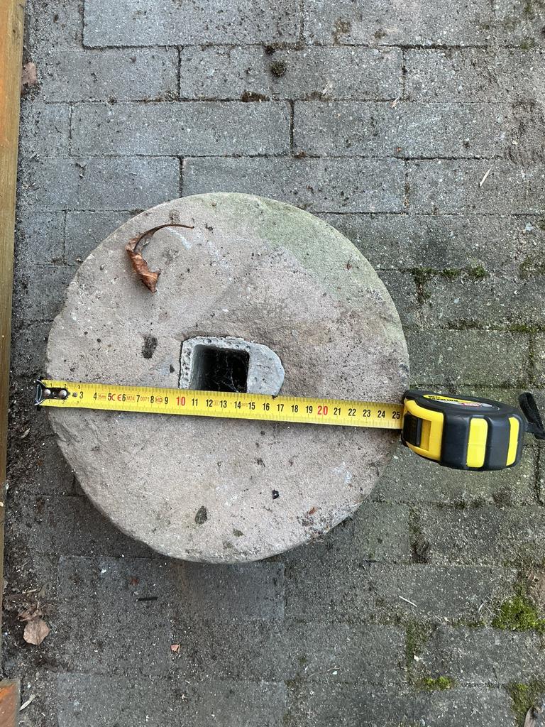 Oude decoratieve slijpsteen, Ophalen, Zo goed als nieuw