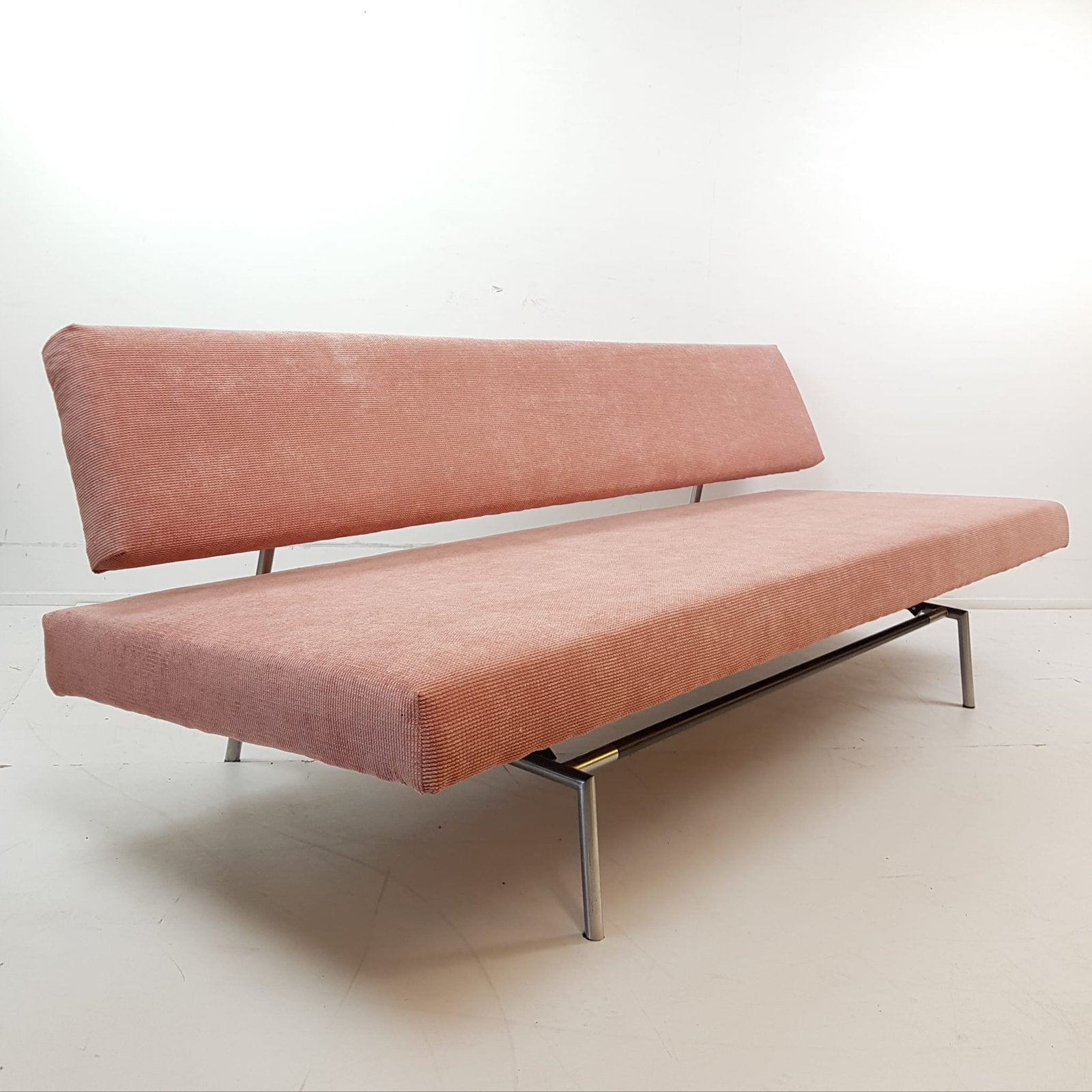 Martin Visser slaapbank spectrum BR02 nieuw bekleed roze, Eenpersoons, Zo goed als nieuw, 80 cm, 190 cm of minder