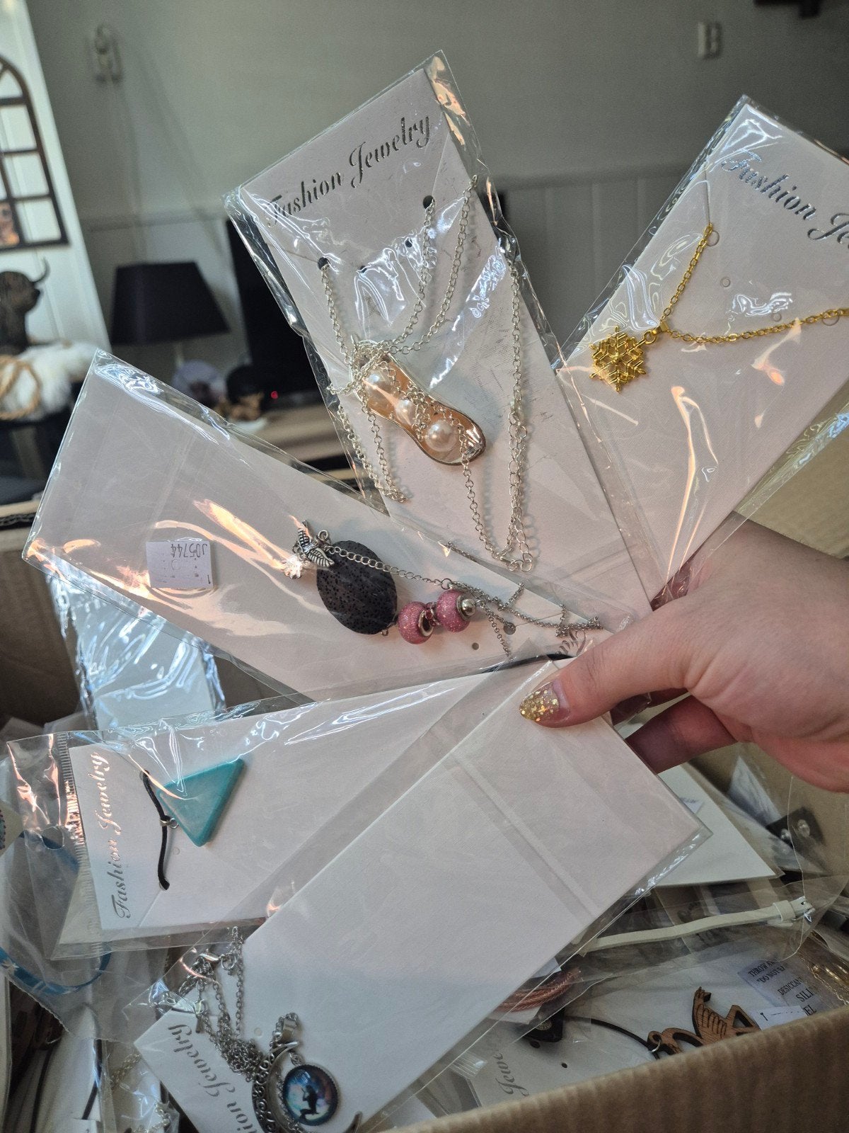 Pakket partij 100 sieraden nieuw in verpakking bieden, Ophalen of Verzenden, Nieuw