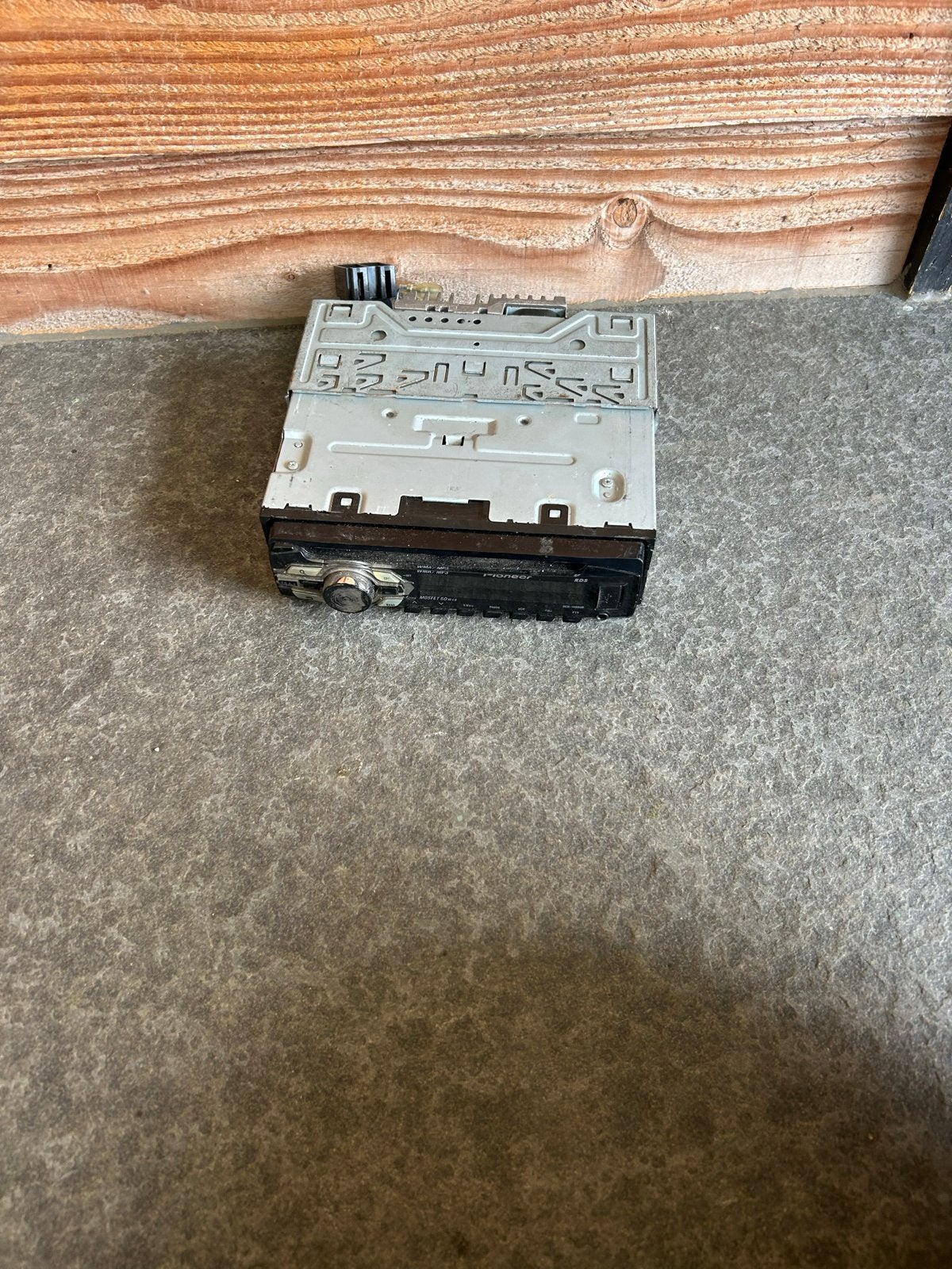 Gebruikte autoradio - Functioneel en compact, Ophalen of Verzenden, Gebruikt