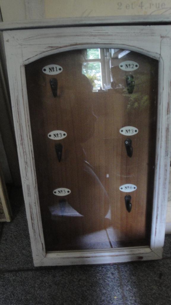 sleutelkastje hout met glas met emaille, Antiek en Kunst, Curiosa en Brocante, Ophalen of Verzenden
