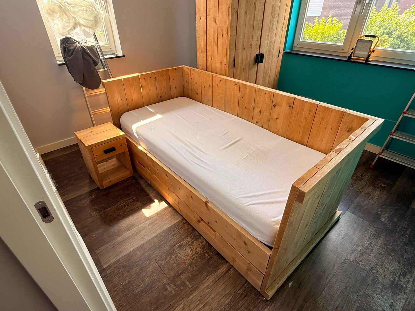 Slaapkamer steigerhout (kajuitbed + kast + nachtkastje), Ophalen, Zo goed als nieuw, Eenpersoons