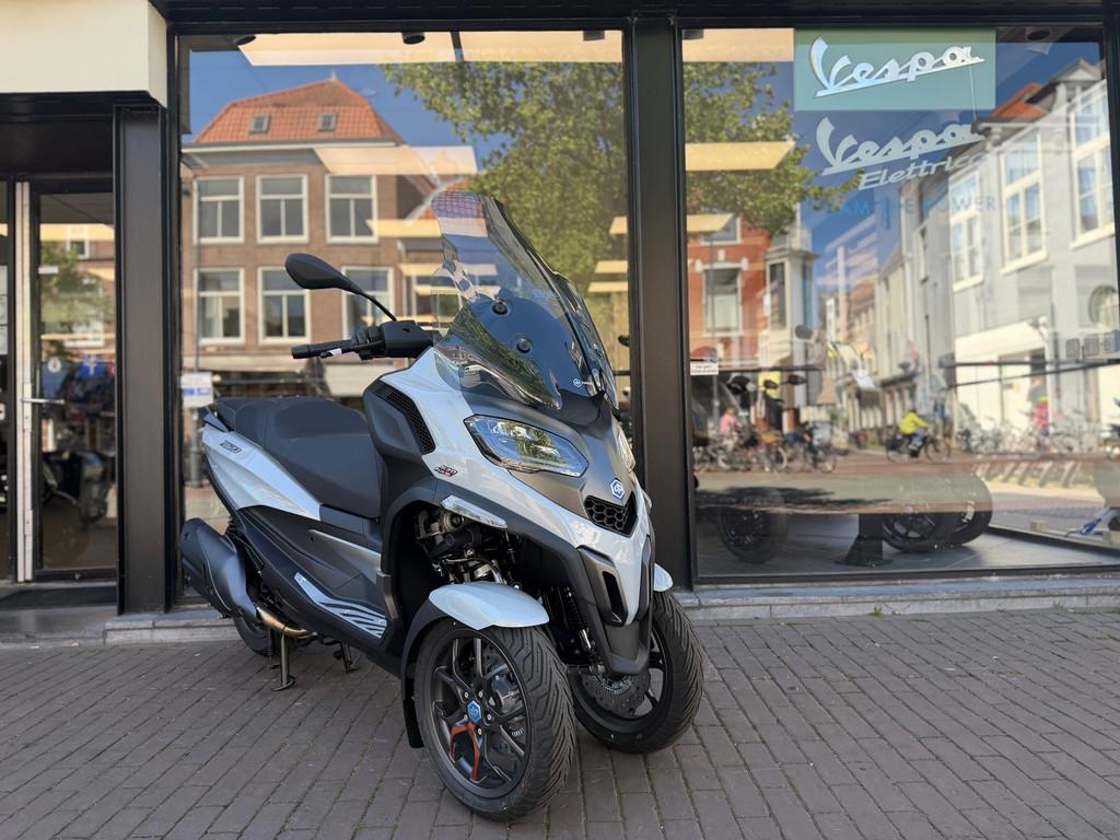 Piaggio MP3 530 HPE Exclusive Euro5+ 2026 0KM | 4 Jaar Fabri, Traction Control, Piaggio, Viale Rinaldo Piaggio
56025  Pontedera, IT