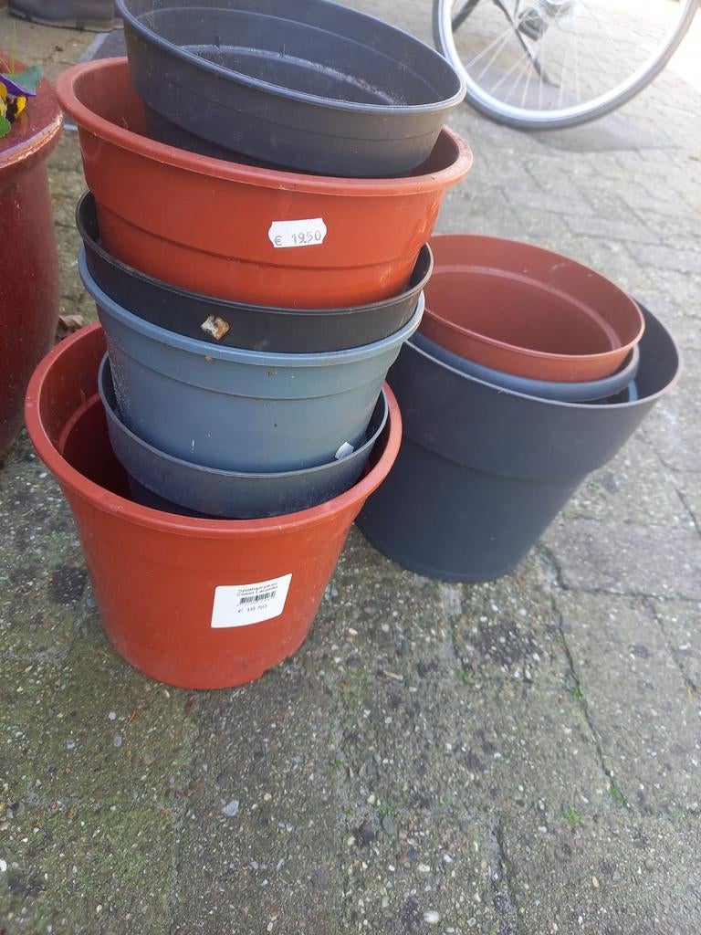 Plastic bloempotten / oppotbloempotten gratis, Tuin en Terras, Bloempotten, Kunststof, Rond, Ophalen of Verzenden, Minder dan 40 cm