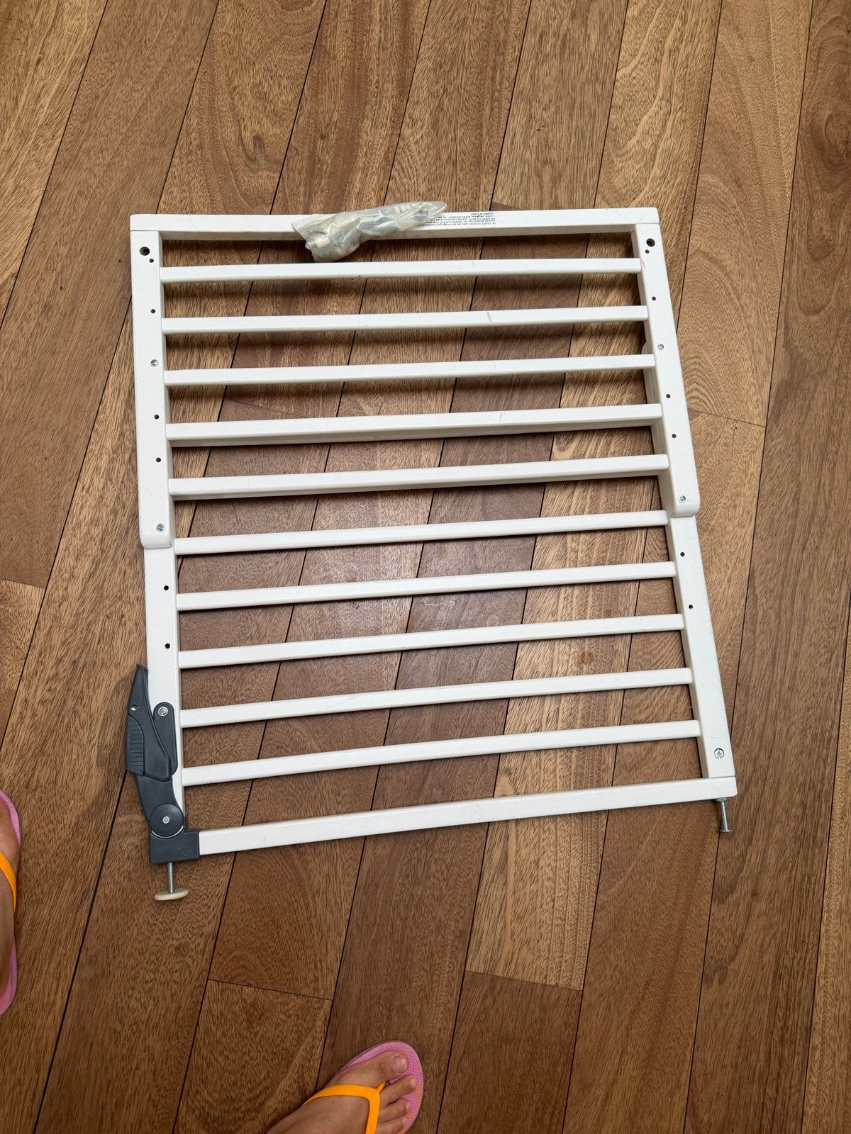 Ikea’s Veiligheidshekje - Schroefhekje voor Kinderen, Gebruikt, 100 tot 115 cm, Ophalen of Verzenden, Metaal of IJzer