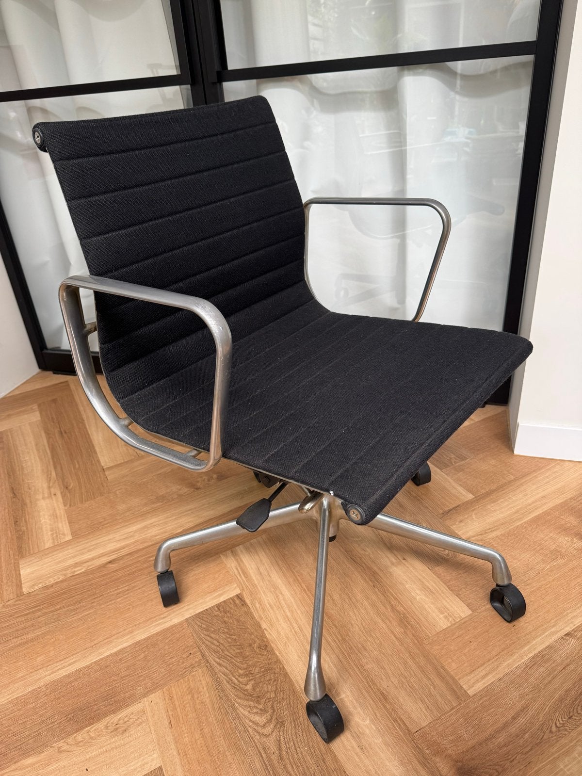 Originele Vitra Eames EA 117 bureaustoel, Ophalen, Gebruikt, Zwart, Bureaustoel