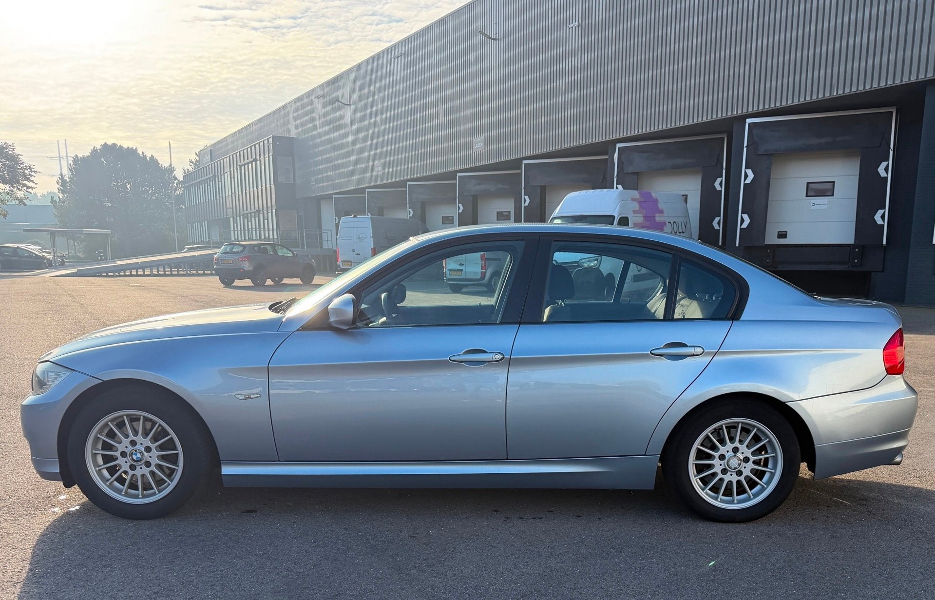 BMW 3-serie 320i Business Line AUTOMAAT/CRUISE/CLIMA/FACELIF, Auto's, Automaat, Euro 5, Zwart, 4 cilinders