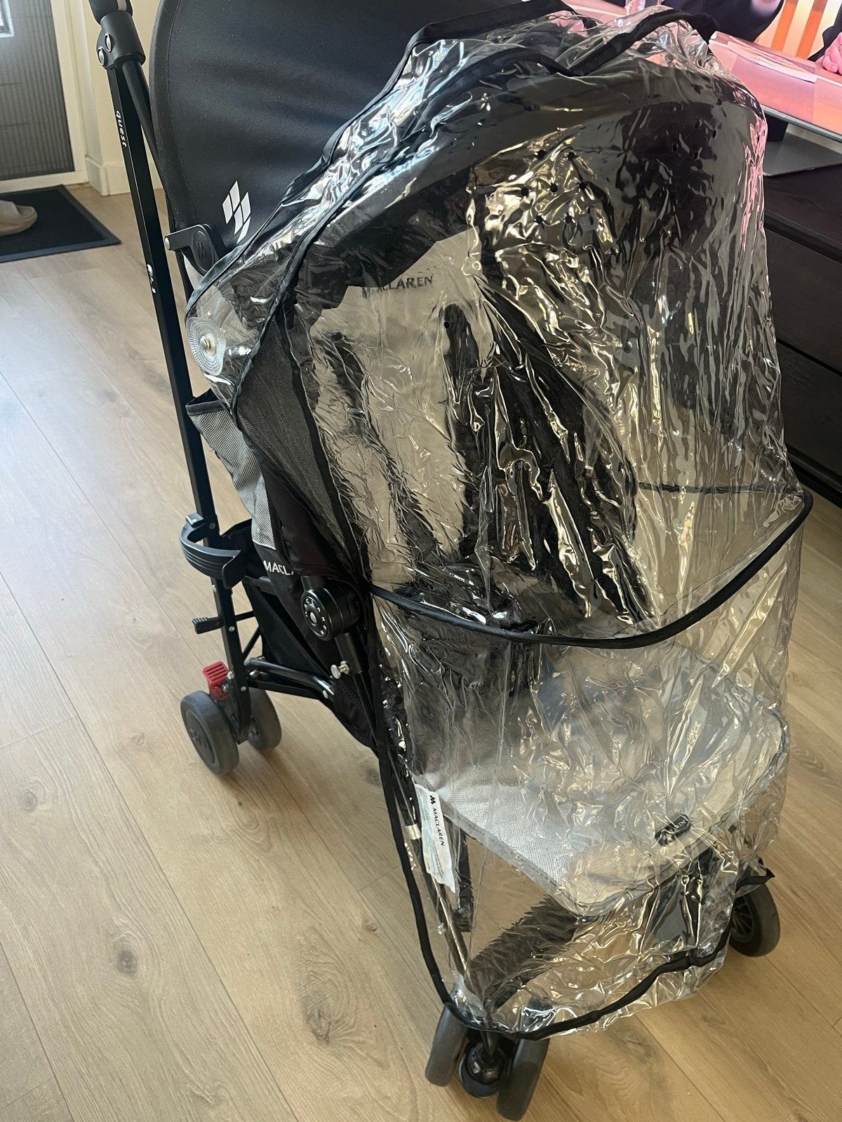 Zeer nette Maclaren buggy met regenhoes en zonnekap, Kinderen en Baby's, Buggy's, Ophalen, Zo goed als nieuw, Maclaren, Regenhoes