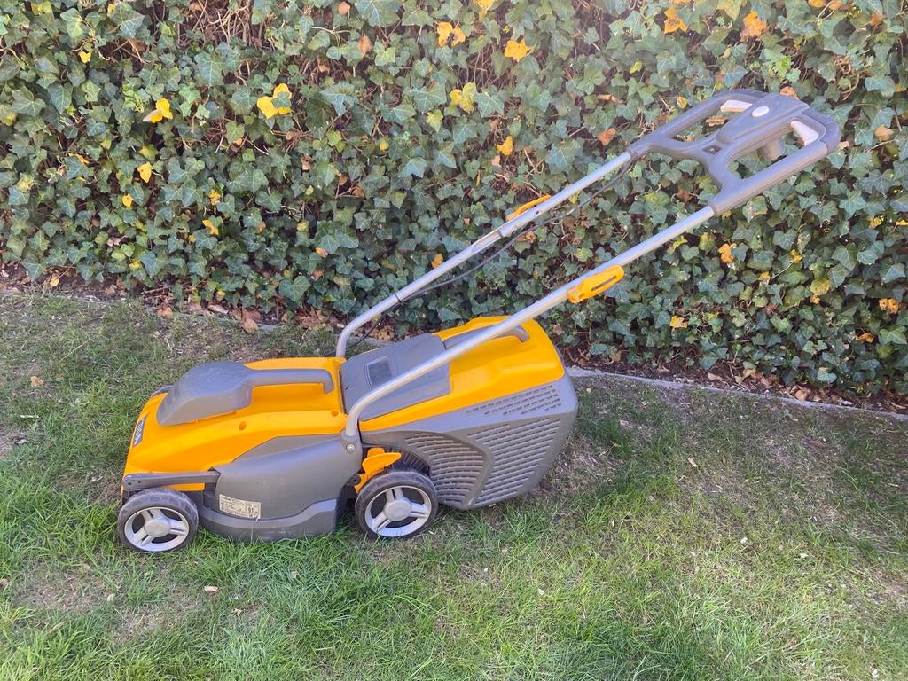 Stiga combi 36E grasmaaier, Tuin en Terras, Grasmaaiers, Ophalen, Cirkelmaaier, Gebruikt, Elektrische grasmaaier