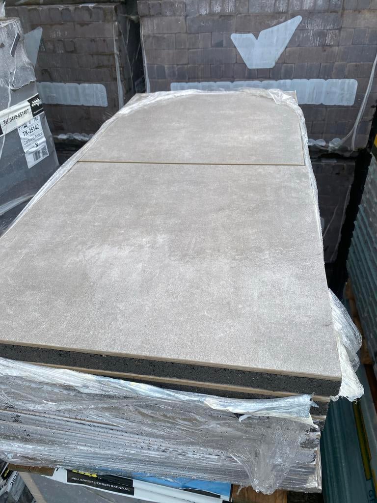 25,2 m² nieuwe keramische tegels 60x60x4, Ophalen, Zo goed als nieuw, Keramiek, Terrastegels