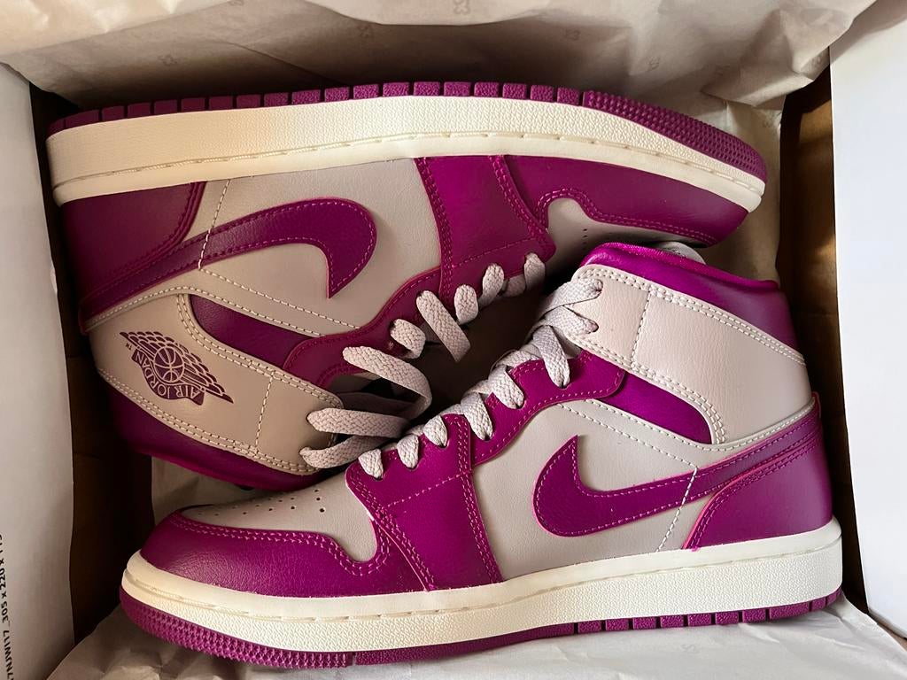 Nike Air Jordan 1 Mid Magenta nieuw 40, Ophalen of Verzenden, Nieuw, Roze, Sneakers of Gympen