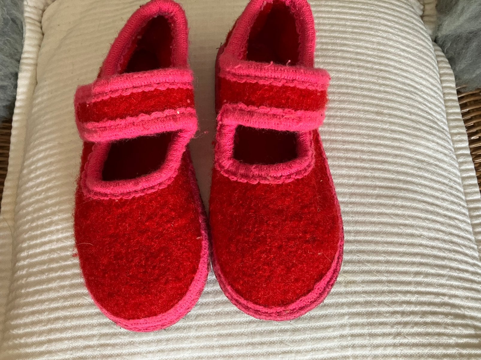 Rode gevilte wollen pantoffels/slofjes mt 30/31 nieuw, Meisje, Overige typen, Nieuw, Ophalen of Verzenden