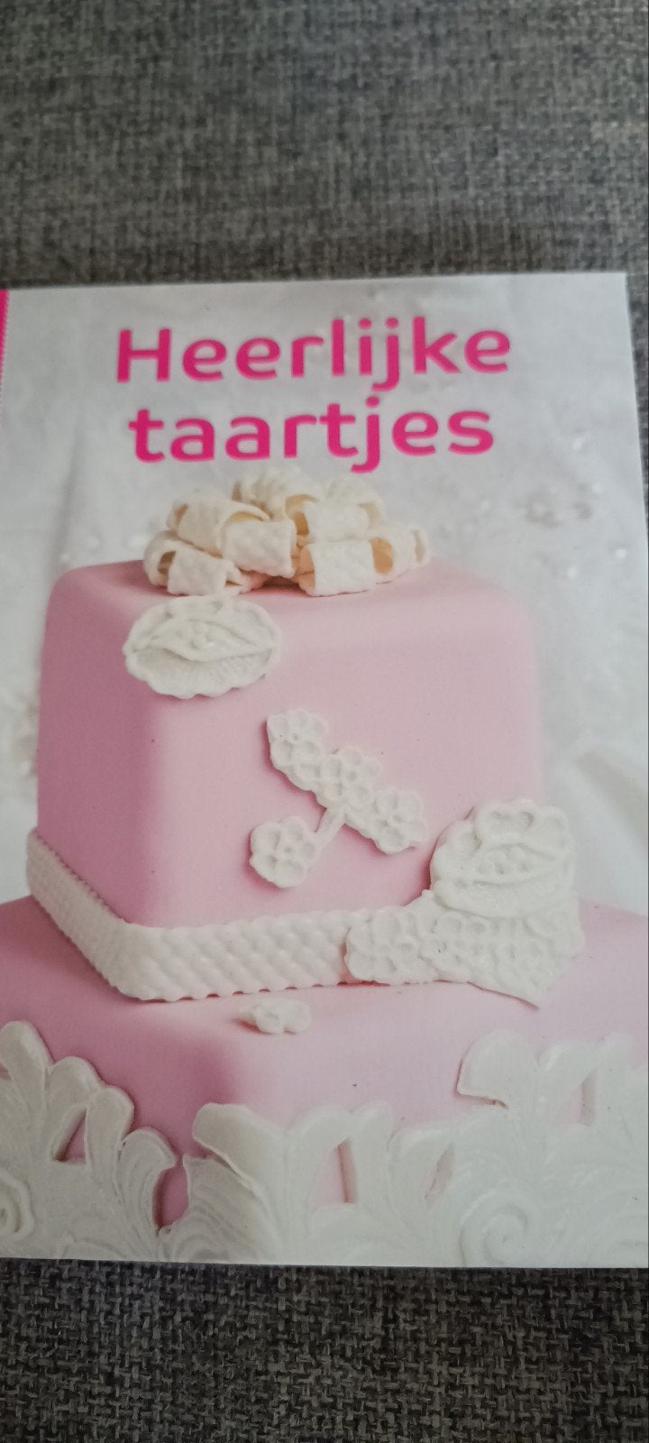 Heerlijke taartjes, Hobby en Vrije tijd, Taarten en Cupcakes maken, Ophalen of Verzenden, Zo goed als nieuw, Boek of Tijdschrift