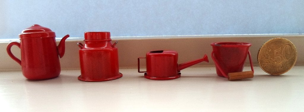 4 Metalen poppenhuisitems. Koffiekan. Melkbus/ Gieter/ Emmer, Ophalen of Verzenden, Gebruikt, Gebruiksvoorwerp