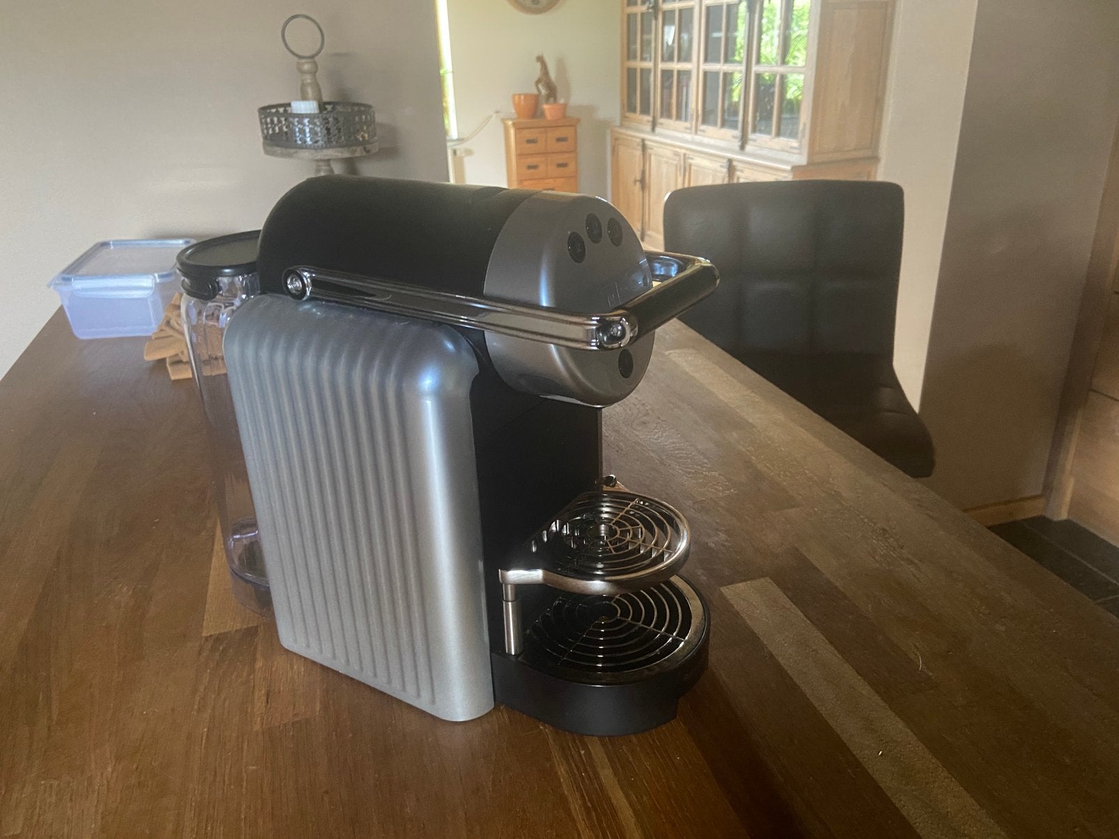 nespresso  zenius koffie apparaat met +- 100 pads erbij, Ophalen, Zo goed als nieuw