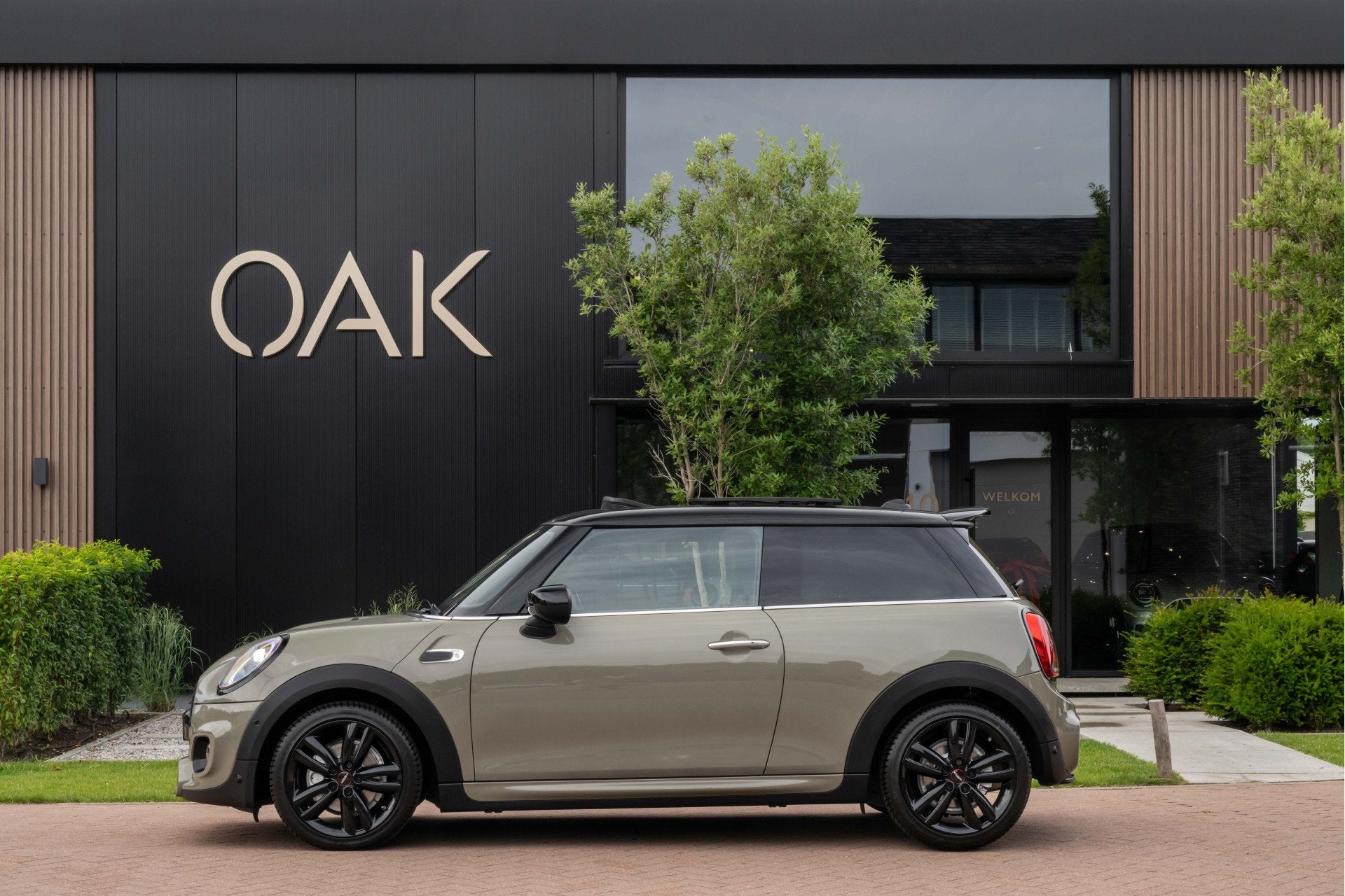 MINI 3-deurs 1.5 Cooper | JCW-Trim | Navigatie | Panorama |, Auto's, Mini, 12 maanden, 136 pk, Gebruikt, 4 stoelen