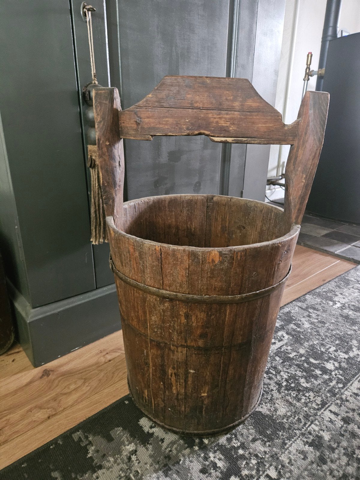 sober stoer oud houten emmer, Huis en Inrichting, Ophalen of Verzenden, Zo goed als nieuw, Hout