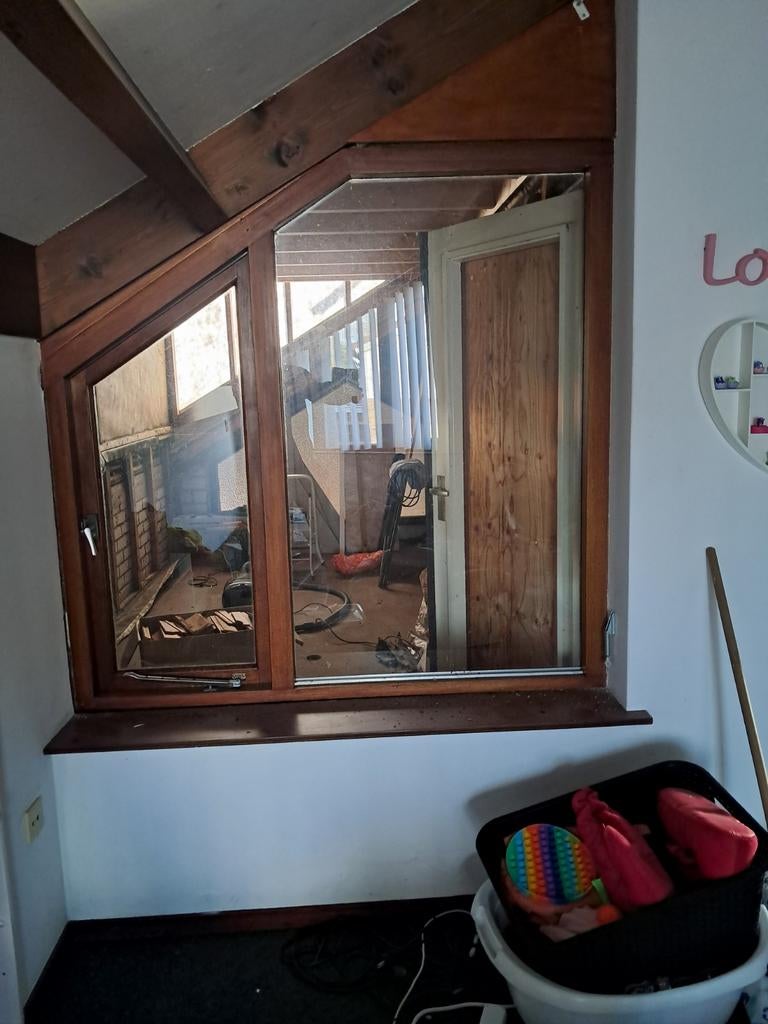 Te koop meranti kozijn met uitzet raam  enkel glas, Doe-het-zelf en Verbouw, Kozijnen en Schuifpuien, 75 tot 150 cm, Raamkozijn