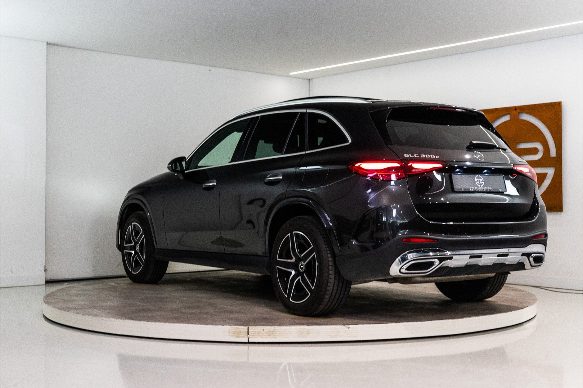 Mercedes-Benz GLC 300e 4MATIC AMG Premium+ 313PK | Pano | Bu, Auto's, Automaat, 12 maanden, Gebruikt, Origineel Nederlands
