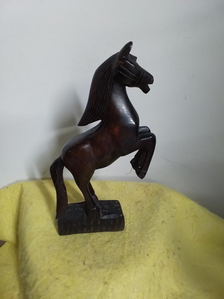 15248) mooi houten beeld steigerend paard hoog 19cm, Antiek en Kunst, Ophalen of Verzenden
