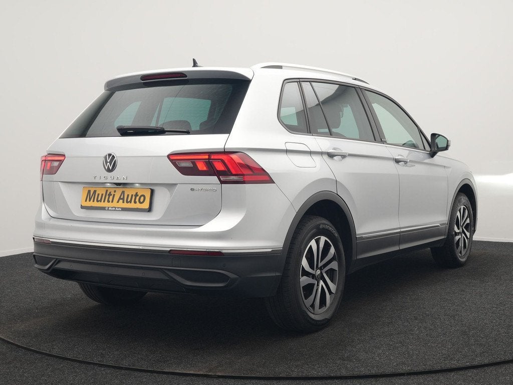 Volkswagen Tiguan 1.4 TSI eHybrid Active PHEV 245pk Dealer O, Auto's, Volkswagen, 1716 kg, Stof, Zwart, 4 cilinders